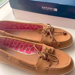 New Sperry Women’s Boat Flat Shoes New in the original shoebox 7M Rare find!
